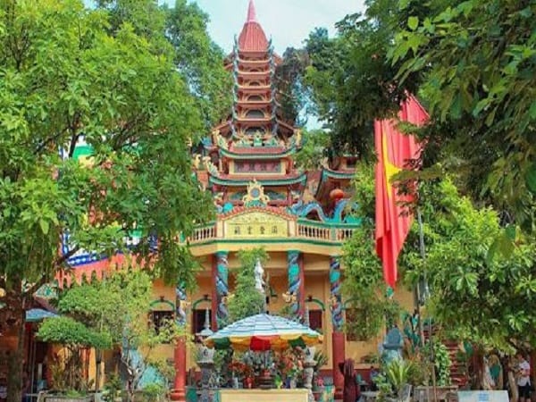 Bài văn khấn tại đền Chầu Năm Suối Lân cho các con nhang, đệ tử