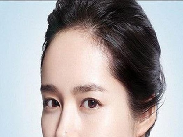 Xem tướng trán phụ nữ có hình vòng cung – Cuộc sống phú quý, tình duyên viên mãn