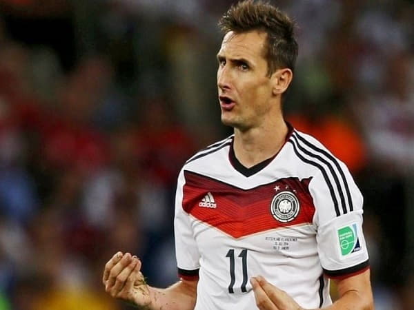Miroslav Klose cũng là 1 cầu thủ thi đấu nhiều trận world cup nhất