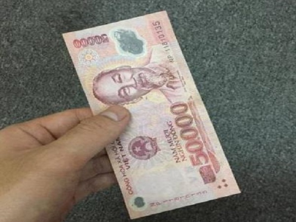 Nên làm gì khi nhặt được tiền 50 nghìn?