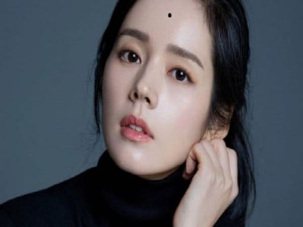 Mụn ruồi ở giữa trán có ý nghĩa gì