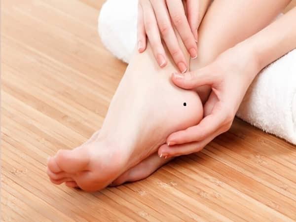 Nốt ruồi gót chân phải nữ tốt hay xấu?
